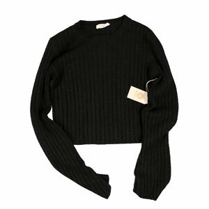 Chrysanthemum Black Women's Cropped Crew Neck Top